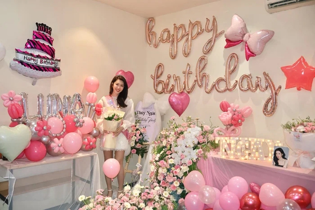 Diện mạo xinh đẹp chuẩn "nữ thần" của diễn vi&ecirc;n Th&uacute;y Ng&acirc;n trong tiệc sinh nhật ri&ecirc;ng tư - Ảnh 3.