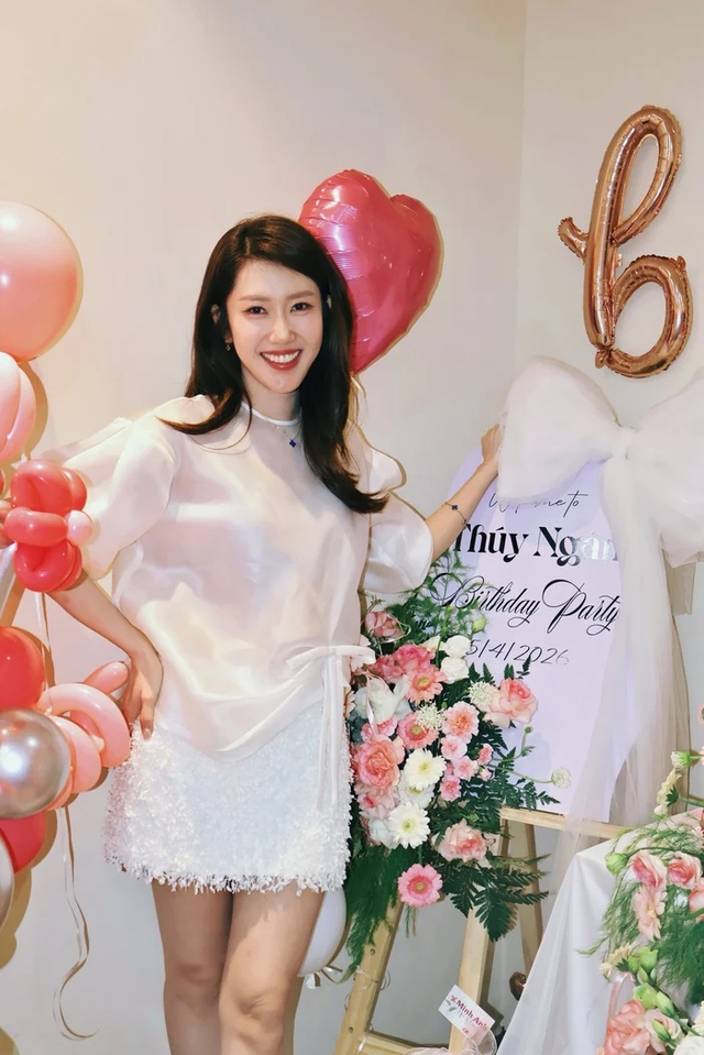 Diện mạo xinh đẹp chuẩn "nữ thần" của diễn vi&ecirc;n Th&uacute;y Ng&acirc;n trong tiệc sinh nhật ri&ecirc;ng tư - Ảnh 2.