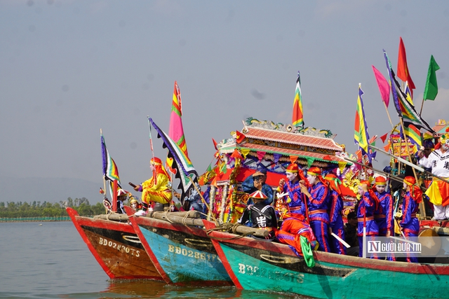 Lướt s&oacute;ng trải nghiệm lễ hội cầu ngư hơn 200 năm tuổi của ngư d&acirc;n tr&ecirc;n đầm Thị Nại- Ảnh 3.