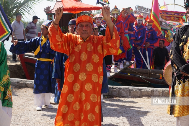Lướt s&oacute;ng trải nghiệm lễ hội cầu ngư hơn 200 năm tuổi của ngư d&acirc;n tr&ecirc;n đầm Thị Nại- Ảnh 11.