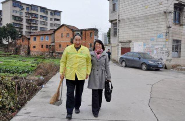 C&ocirc; gi&aacute;o 38 tuổi kết h&ocirc;n với &ocirc;ng l&atilde;o 66 tuổi, c&aacute;i kết thật ngỡ ng&agrave;ng - Ảnh 1.