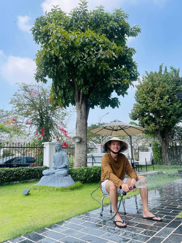 Nam diễn vi&ecirc;n U40 độc th&acirc;n, đẹp trai, gi&agrave;u c&oacute;: Chọn c&aacute;ch nh&igrave;n nhẹ nh&agrave;ng hơn về cuộc đời - Ảnh 1.