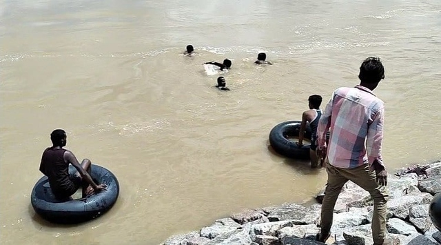 Đi tắm ao, 3 đứa trẻ tử vong thương t&acirc;m - Ảnh 1.