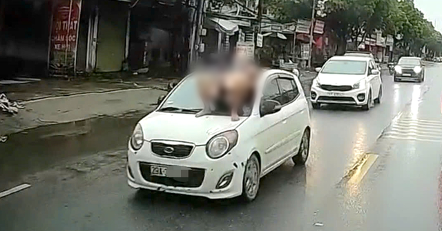  Vụ việc nam thanh ni&ecirc;n nằm tr&ecirc;n nắp capo &ocirc; t&ocirc; đang chạy, c&ocirc;ng an v&agrave;o cuộc xử l&yacute; - Ảnh 1.