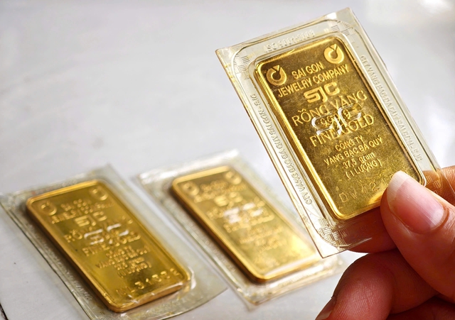 Gi&aacute; v&agrave;ng tăng hơn 80% sau một năm - Ảnh 1.