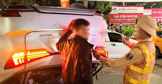 Khởi tố t&agrave;i xế &ocirc; t&ocirc; Lexus g&acirc;y tai nạn li&ecirc;n ho&agrave;n l&uacute;c nửa đ&ecirc;m - Ảnh 1.