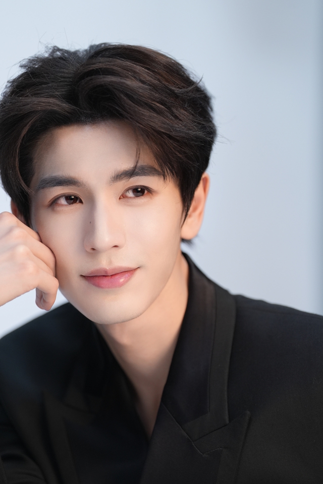 Trương Lăng H&aacute;ch - "Tướng qu&acirc;n kem nền" gặp th&ecirc;m biến căng - Ảnh 3.