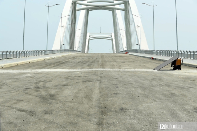 Cầu 1.300 tỷ đồng bắc qua sông Nhật Lệ hoàn thành nhưng chưa thể thông tuyến- Ảnh 4. Cầu 1.300 tỷ đồng bắc qua sông Nhật Lệ hoàn thành nhưng chưa thể thông tuyến- Ảnh 4.