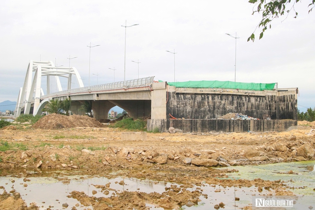 Cầu 1.300 tỷ đồng bắc qua sông Nhật Lệ hoàn thành nhưng chưa thể thông tuyến- Ảnh 10. Cầu 1.300 tỷ đồng bắc qua sông Nhật Lệ hoàn thành nhưng chưa thể thông tuyến- Ảnh 10.