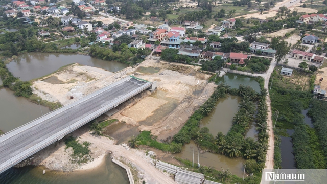 Cầu 1.300 tỷ đồng bắc qua sông Nhật Lệ hoàn thành nhưng chưa thể thông tuyến- Ảnh 11. Cầu 1.300 tỷ đồng bắc qua sông Nhật Lệ hoàn thành nhưng chưa thể thông tuyến- Ảnh 11.