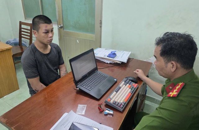 Bắt giữ kẻ đ&aacute;nh người g&acirc;y thương t&iacute;ch sau va chạm xe trong ng&otilde; nhỏ- Ảnh 1.