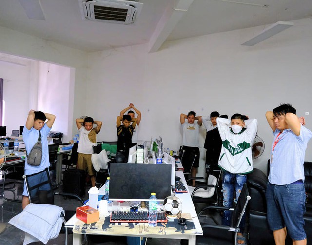 Kịch bản lừa đảo chiếm đoạt h&agrave;ng chục tỷ đồng xuy&ecirc;n bi&ecirc;n giới- Ảnh 2.