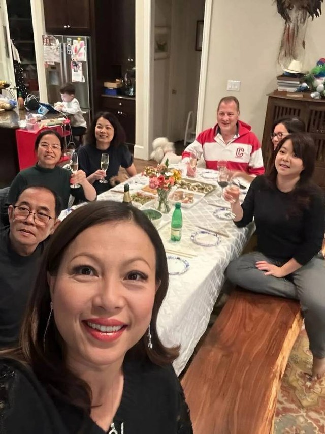 "Hoa hậu giàu bậc nhất Việt Nam" sau khi rời showbiz, bán hết tài sản ở Việt Nam, cuộc sống viên mãn tuổi ngoài 50 - Ảnh 5.