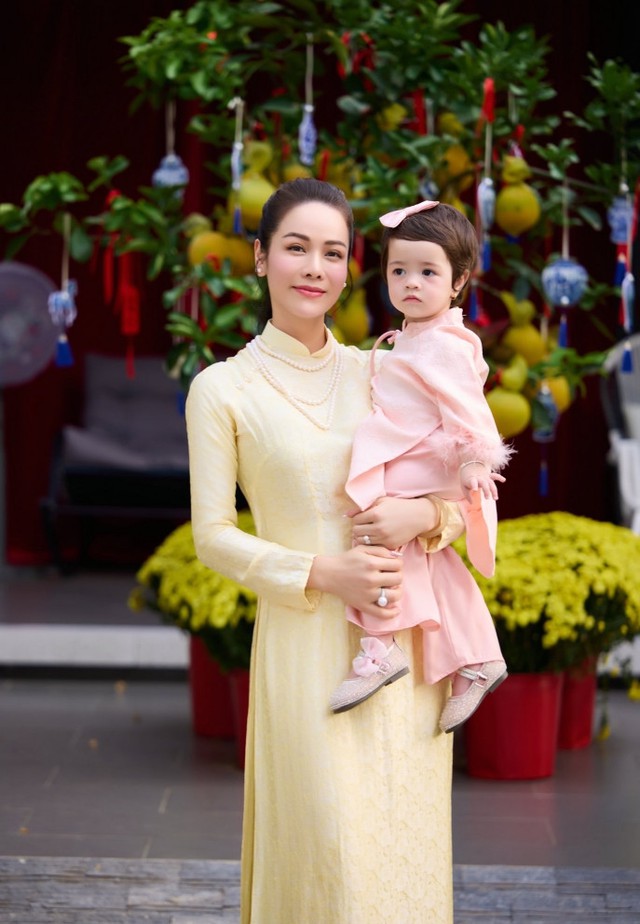 "Mẹ đơn th&acirc;n gi&agrave;u bậc nhất showbiz Việt": Tận hưởng cuộc sống b&igrave;nh y&ecirc;n, vi&ecirc;n m&atilde;n b&ecirc;n c&aacute;c con trong căn biệt thự rộng 200m2 - Ảnh 6.