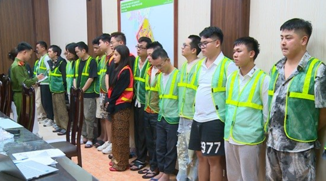 Triệt ph&aacute; ổ nh&oacute;m 58 người nước ngo&agrave;i: Lộ đường d&acirc;y lừa đảo, đ&aacute;nh bạc quy m&ocirc; lớn- Ảnh 1.