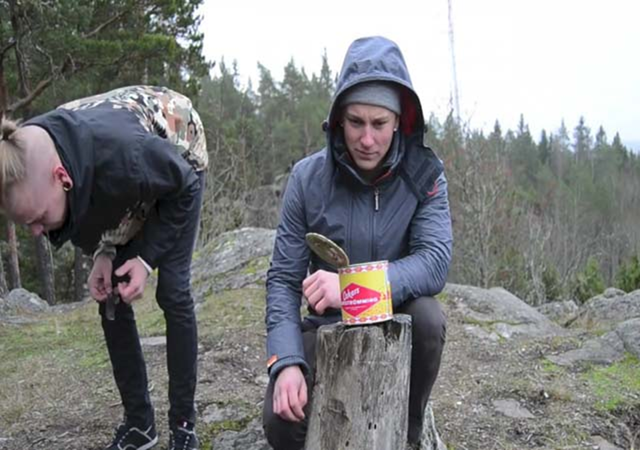 Món ăn "thối nhất thế giới": Khó ngửi tới mức không được phép mở trong nhà - Ảnh 3.