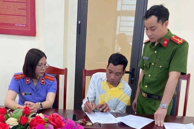 Khởi tố thợ hàn bất cẩn, làm cháy kho nguyên liệu - Ảnh 1.