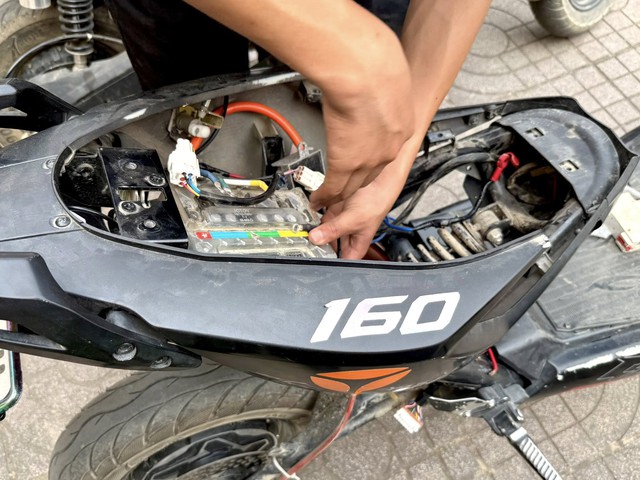 C&ocirc;ng an cảnh b&aacute;o t&igrave;nh trạng học sinh "độ" xe điện chạy 90km/h- Ảnh 2.