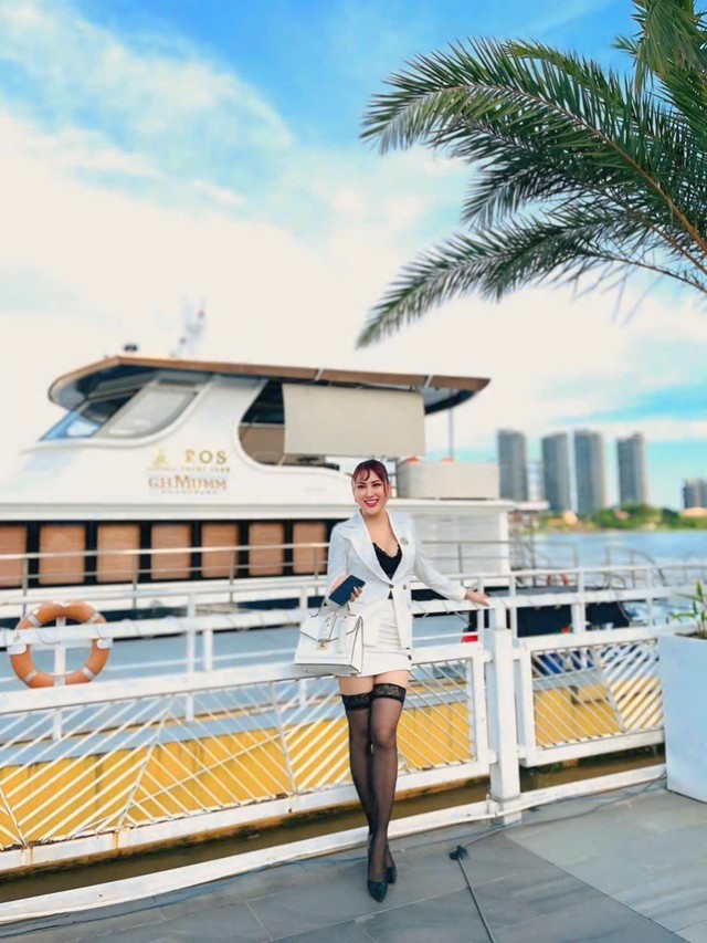 Nữ nghệ sĩ l&agrave; mẹ đơn th&acirc;n U50, Ph&oacute; viện trưởng được đại gia miền T&acirc;y y&ecirc;u say đắm - Ảnh 5.