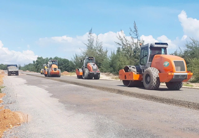 Những vướng mắc khiến dự &aacute;n đường ven biển Quảng Trị kh&oacute; về đ&iacute;ch đ&uacute;ng hẹn- Ảnh 2.