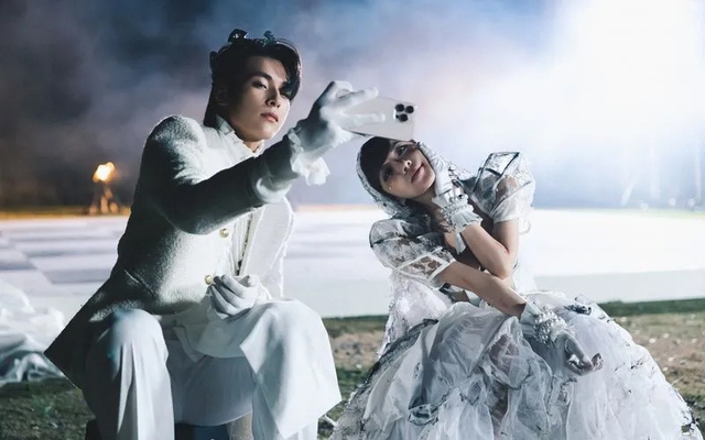 "Mỹ nh&acirc;n c&oacute; v&ograve;ng eo ảo nhất Vbiz" bầm dập trầy trụa g&acirc;y x&ocirc;n xao - Ảnh 8.