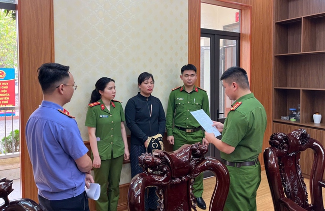 "Hứa l&egrave;o" để chiếm đoạt gần 500 triệu đồng, người phụ nữ bị bắt- Ảnh 1.