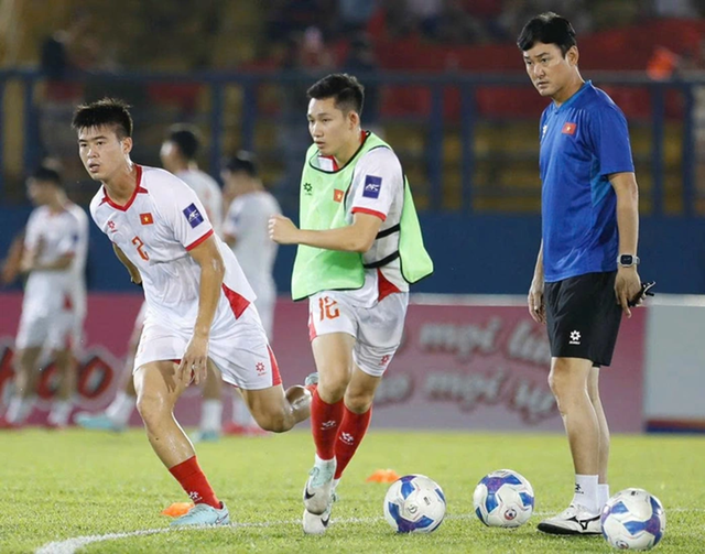 Tuyển Việt Nam đối mặt khoảng trống lớn khi một "người đặc" biệt dời đi - Ảnh 1.