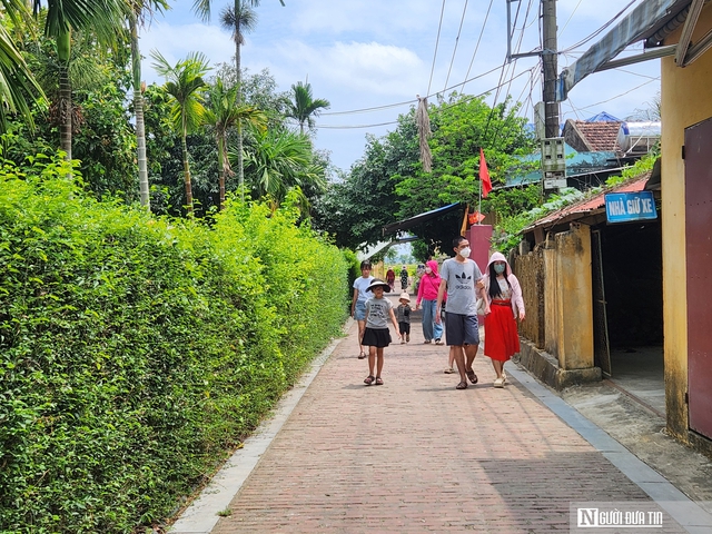 Người d&acirc;n x&uacute;c động khi đến thăm ng&ocirc;i nh&agrave; tuổi thơ của Đại tướng V&otilde; Nguy&ecirc;n Gi&aacute;p- Ảnh 1.
