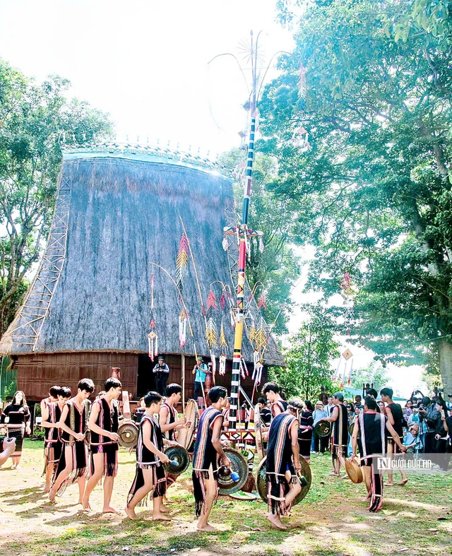 "Bệ ph&oacute;ng" Năm du lịch Quốc gia cho gia lai (Kỳ 2): K&iacute;ch hoạt "mỏ v&agrave;ng mềm"- Ảnh 11.