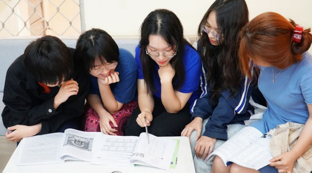 Chỉ lệch 1 h&agrave;ng đ&aacute;p &aacute;n c&oacute; thể mất cả chục điểm: Những mẹo t&ocirc; phiếu trắc nghiệm th&iacute; sinh n&agrave;o cũng phải nhớ - Ảnh 1.