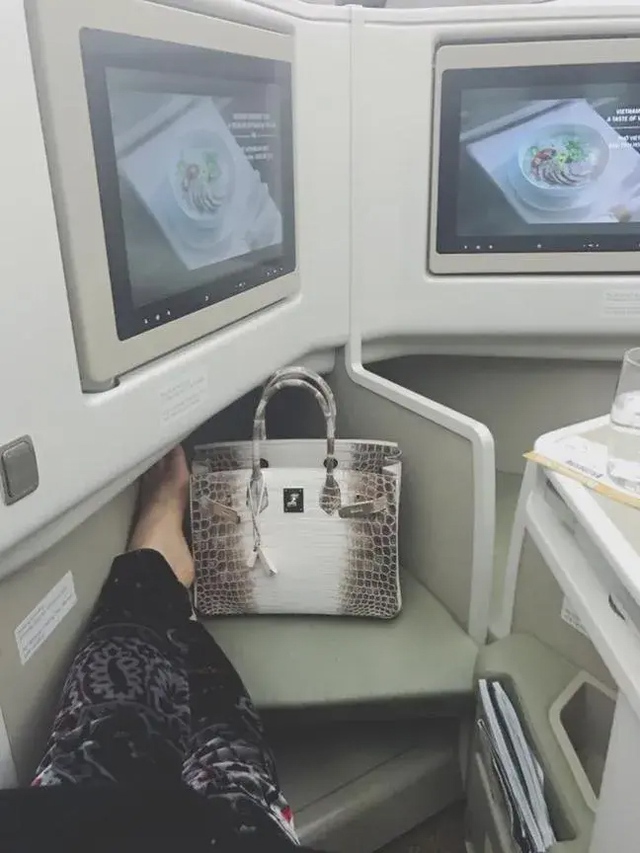 Soi độ gi&agrave;u c&oacute; của Miu L&ecirc; trước khi vướng ồn &agrave;o - Ảnh 8.
