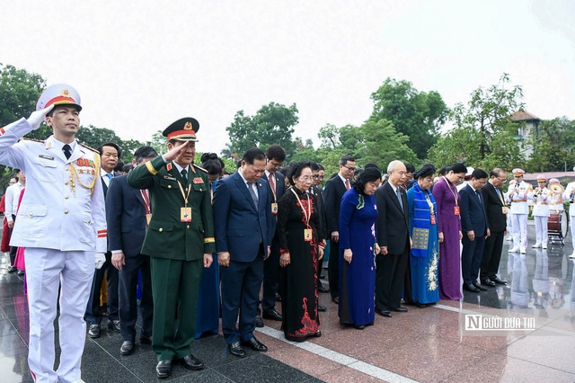 Đoàn đại biểu dự Đại hội MTTQ Việt Nam lần thứ XI vào Lăng viếng Chủ tịch Hồ Chí Minh - Ảnh 10.