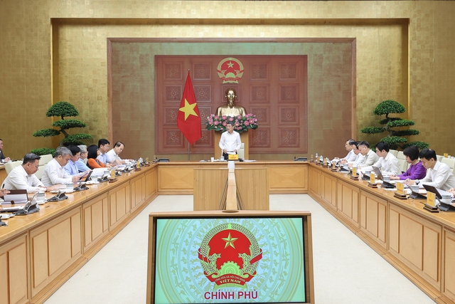 Thủ tướng: Trao đổi trực tiếp một tiếng là thông suốt, phát văn bản cả tháng không xong - Ảnh 2.