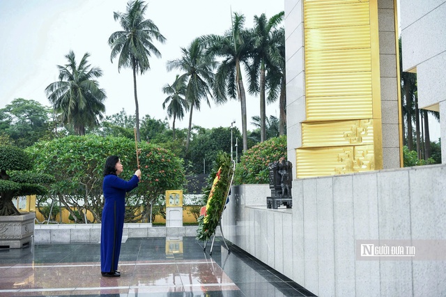 Đoàn đại biểu dự Đại hội MTTQ Việt Nam lần thứ XI vào Lăng viếng Chủ tịch Hồ Chí Minh - Ảnh 9.