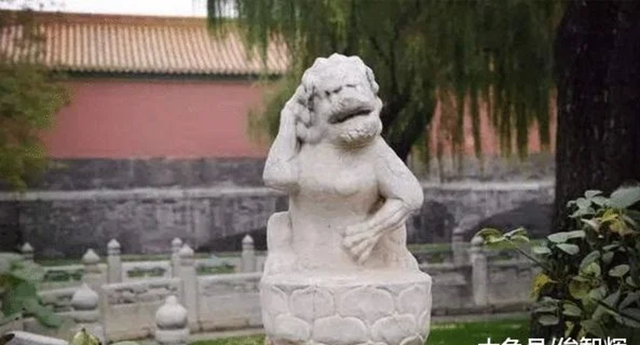Ẩn &yacute; kinh ngạc trong Tử Cấm Th&agrave;nh: V&igrave; sao sư tử đ&aacute; lại được khắc với đ&ocirc;i tai cụp?- Ảnh 2.