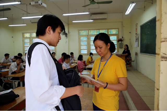 Hà Nội: Giáo viên chấm thi chính thức được chi trả mức cao nhất 1,23 triệu đồng - Ảnh 1.