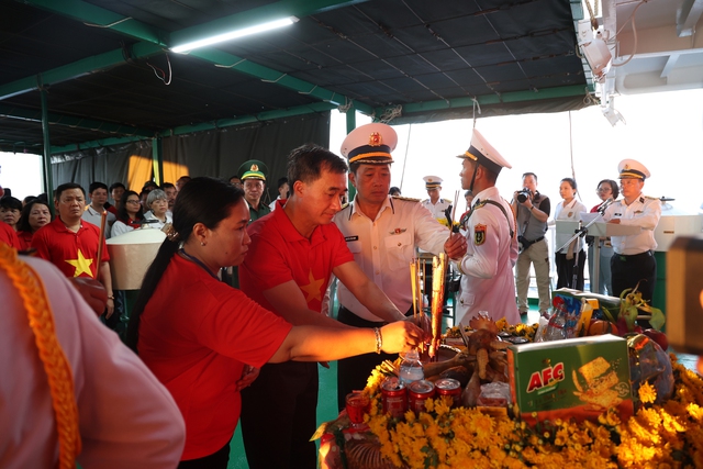 Sẽ c&oacute; chế độ đ&atilde;i ngộ đặc th&ugrave; cho lực lượng y tế tham gia c&ocirc;ng t&aacute;c ở hải đảo- Ảnh 1.