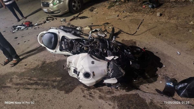 Xe m&aacute;y chạy 140km/h đ&acirc;m &ocirc; t&ocirc; biến dạng, 5 người tử vong - Ảnh 1.