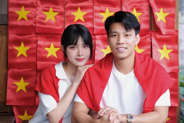 Kiểu t&oacute;c "lạ" của vợ cầu thủ Văn Thanh trong ng&agrave;y cưới l&ecirc;n "hot search"- Ảnh 7.