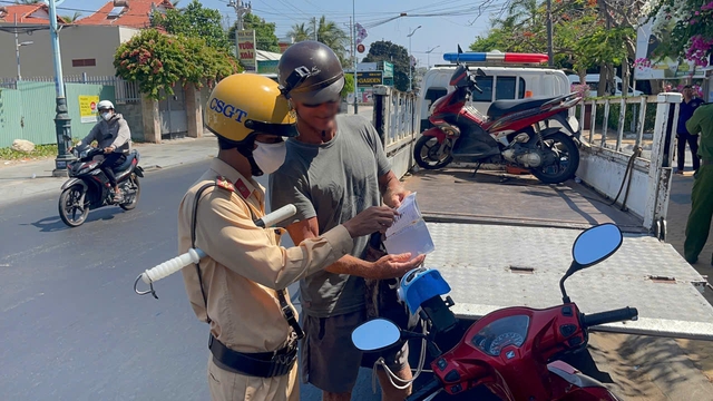 Siết cho thu&ecirc; xe m&aacute;y ở Mũi N&eacute;, chặn nguy cơ tai nạn từ kh&aacute;ch T&acirc;y tự l&aacute;i - Ảnh 5.