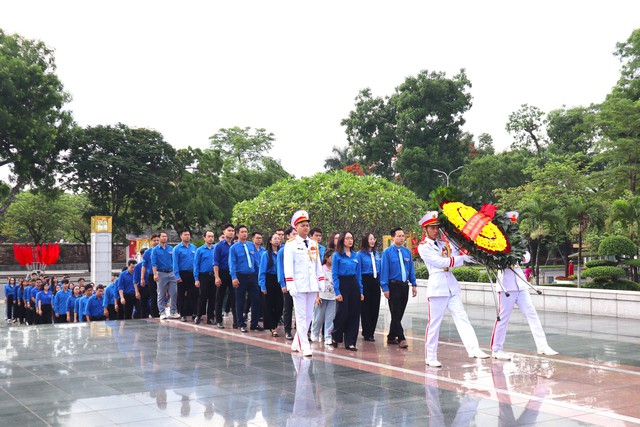 Tuổi trẻ sinh hoạt ch&iacute;nh trị kỷ niệm ng&agrave;y sinh Chủ tịch Hồ Ch&iacute; Minh- Ảnh 1.