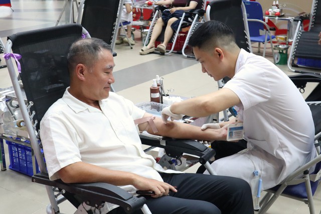 Tuổi trẻ Hội Luật gia Việt Nam tham gia hiến máu nhân đạo- Ảnh 2. Tuổi trẻ Hội Luật gia Việt Nam tham gia hiến máu nhân đạo- Ảnh 2.