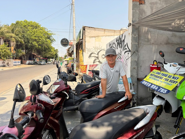 Siết cho thu&ecirc; xe m&aacute;y ở Mũi N&eacute;, chặn nguy cơ tai nạn từ kh&aacute;ch T&acirc;y tự l&aacute;i - Ảnh 2.