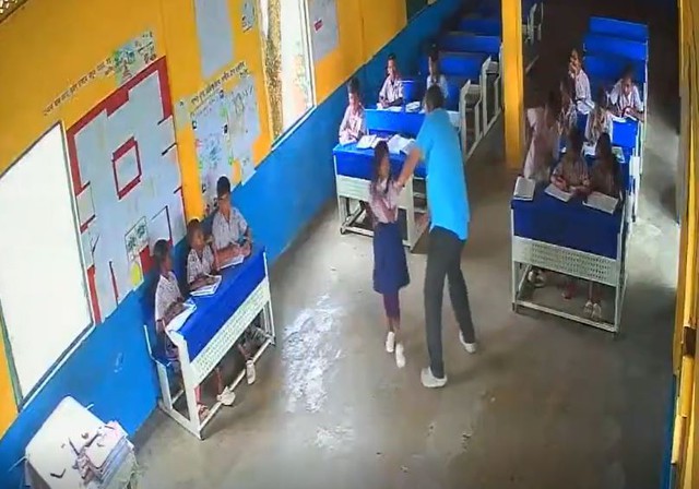 Xem camera, hiệu trưởng phát hiện nam giáo viên đánh học sinh trong lớp- Ảnh 1. Xem camera, hiệu trưởng phát hiện nam giáo viên đánh học sinh trong lớp- Ảnh 1.