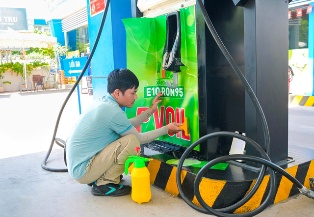 Gần 1.000 Cửa h&agrave;ng xăng dầu PVOIL đ&atilde; sẵn s&agrave;ng kinh doanh xăng E10 - Ảnh 2.