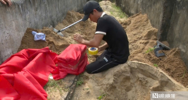 Người đ&agrave;n &ocirc;ng cất bốc, quy tập h&agrave;ng trăm ng&ocirc;i mộ v&ocirc; chủ ở Quảng Trị- Ảnh 1.