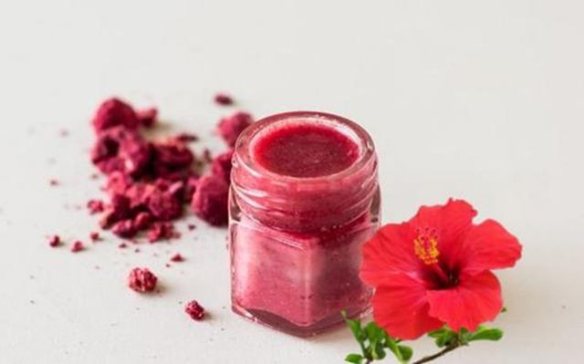 Loài cây ven đường quen thuộc bỗng “lên đời” thành món ăn gây tò mò - Ảnh 1.