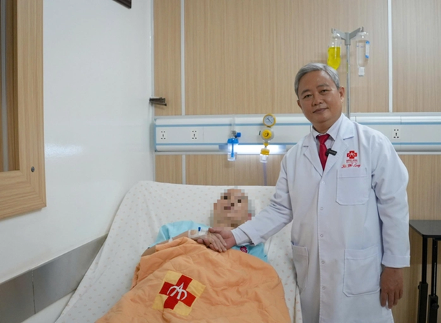 Chỉ một c&uacute; ng&atilde; xe đạp, người phụ nữ "sốc" ph&aacute;t hiện khối u n&atilde;o to bằng quả cam - Ảnh 1.