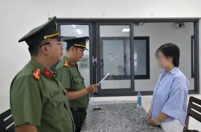 Bắt quả tang trường hợp thuê người thi hộ tiếng Anh để hoàn tất bằng thạc sĩ - Ảnh 2.