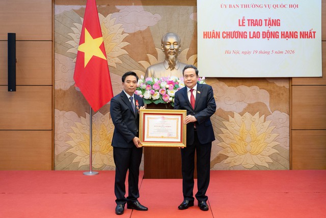 Ph&oacute; Chủ tịch Quốc hội Nguyễn Do&atilde;n Anh nhận Hu&acirc;n chương Lao động hạng Nhất- Ảnh 1.